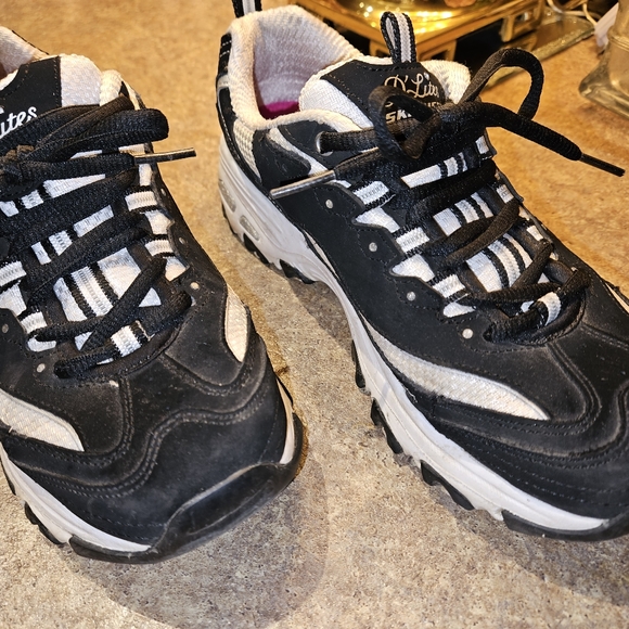 Sketchers Runners - Size 7 - Picture 2 of 4